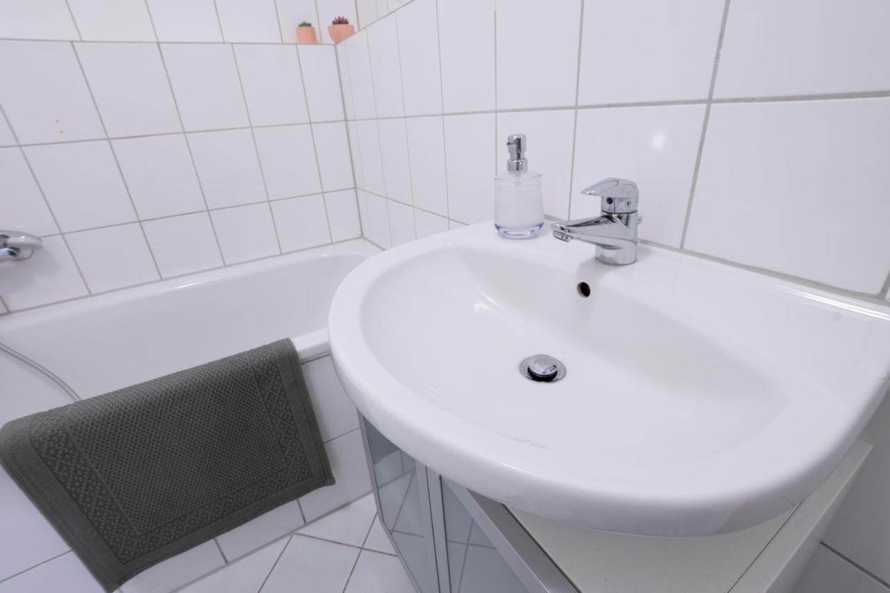 Zwickau mittendrin, tolles Balkon-Apartment Exterior foto